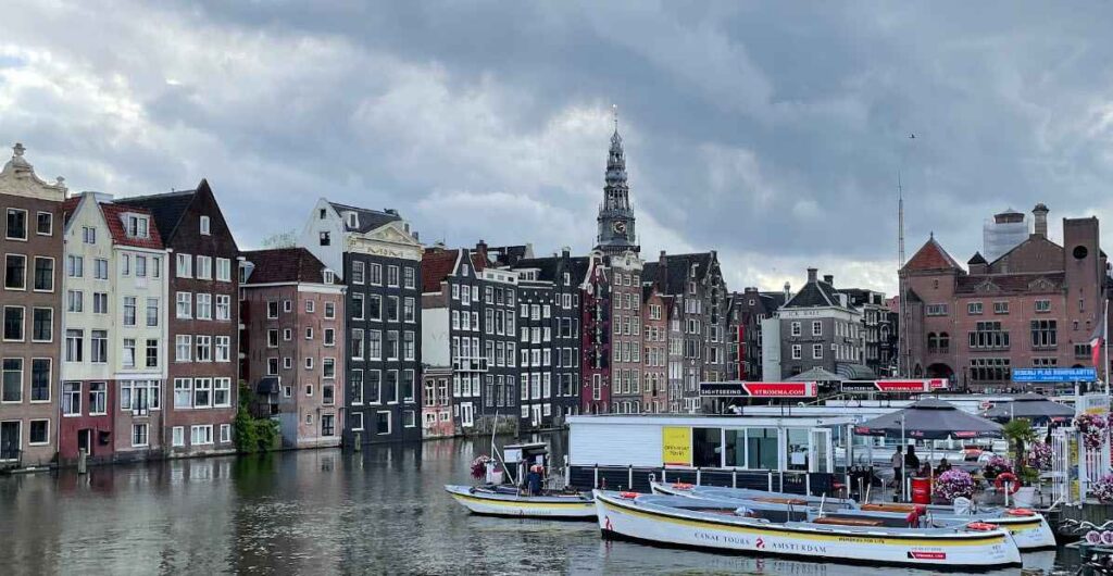 Best Place To Stay In Amsterdam For Couples